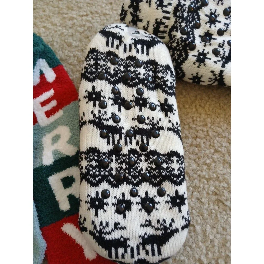 2 Maurices Women’s Size OS Very Merry Knit Crew Socks & Sock Slippers w Grippers